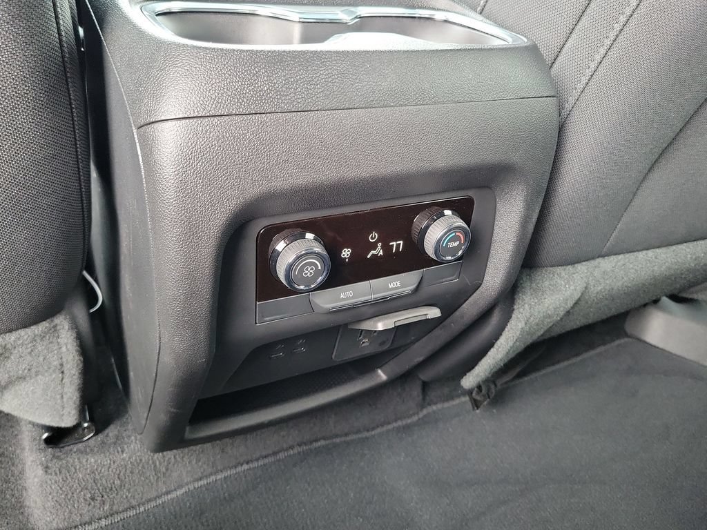 Used 2026 Chevrolet Traverse LT w/ Midnight/Sport Edition FWD image 21