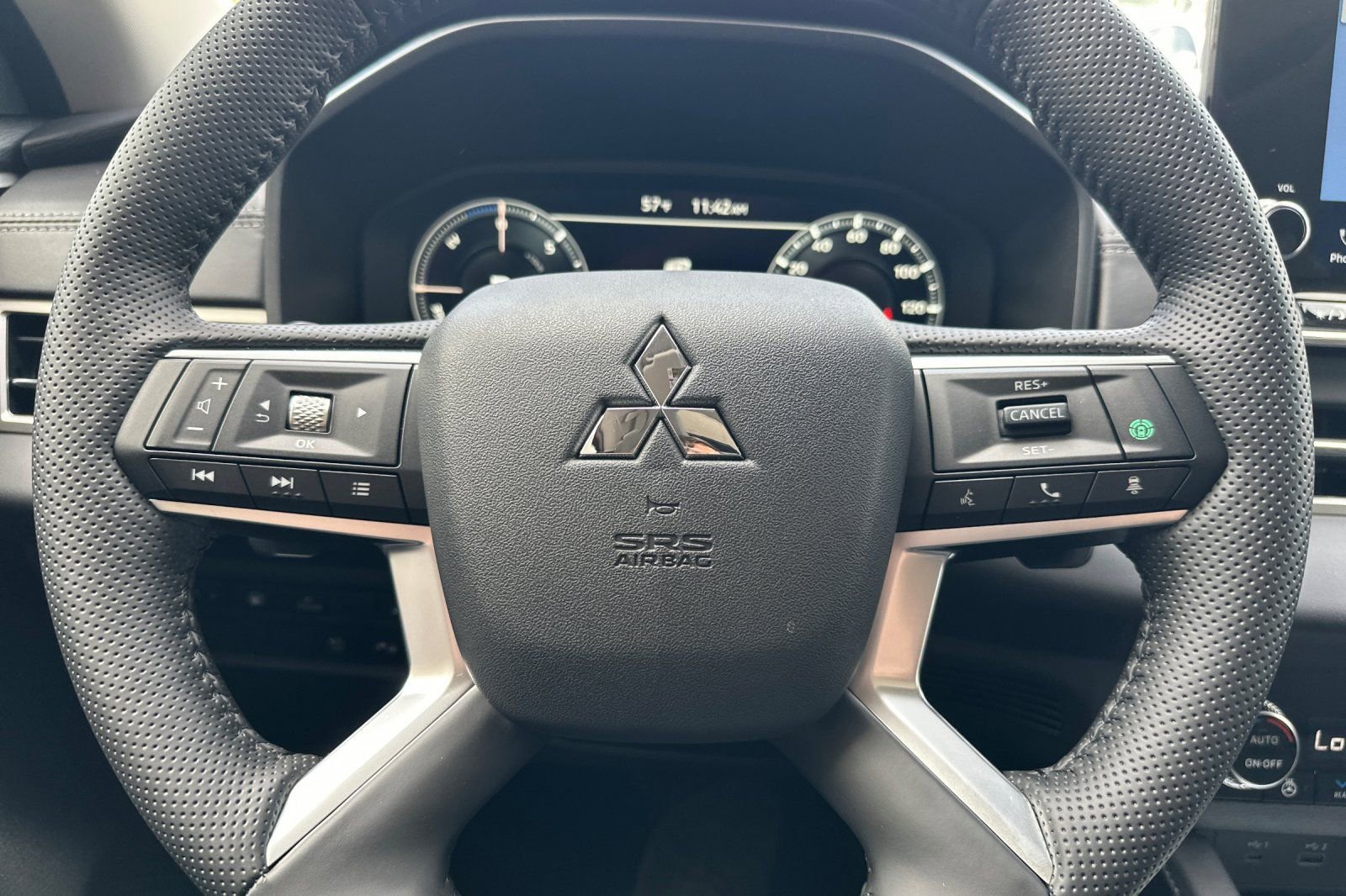 New 2025 Mitsubishi Outlander SEL image 23