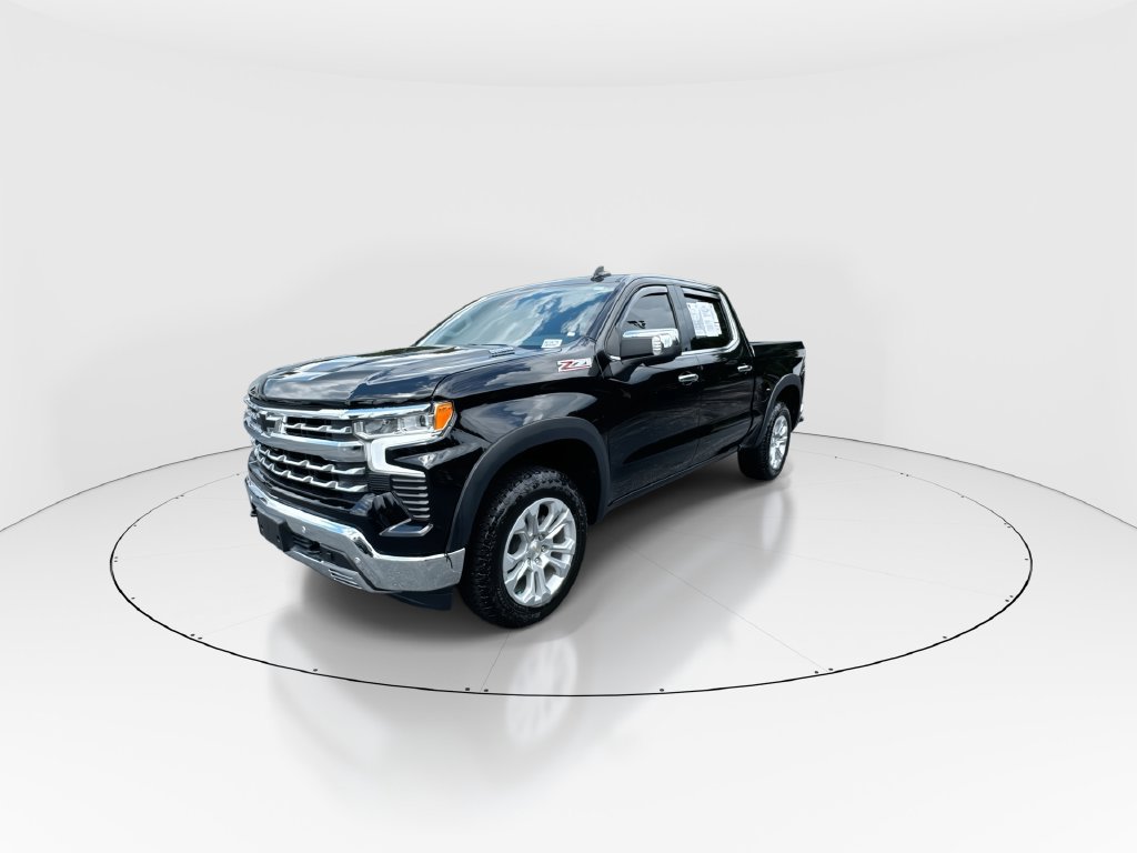 Used 2025 Chevrolet Silverado 1500 LTZ AWD/4WD image 4