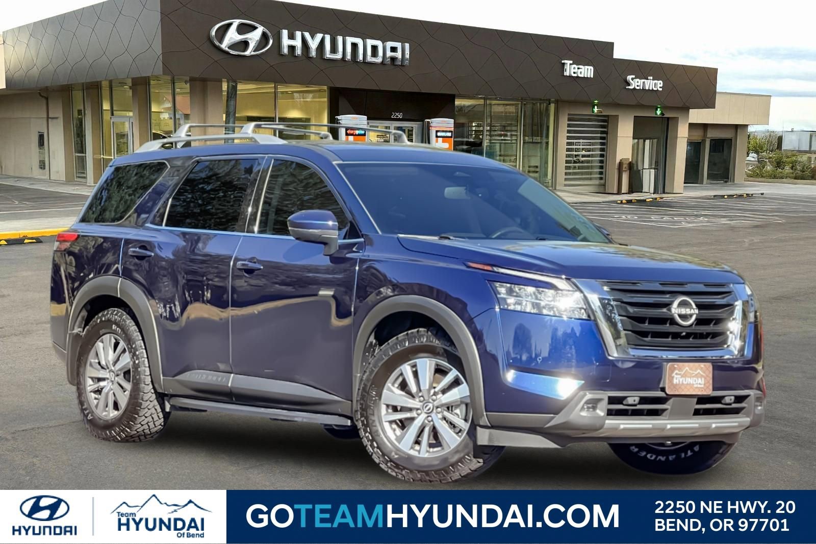 Used 2022 Nissan Pathfinder SL w/ Cargo Package