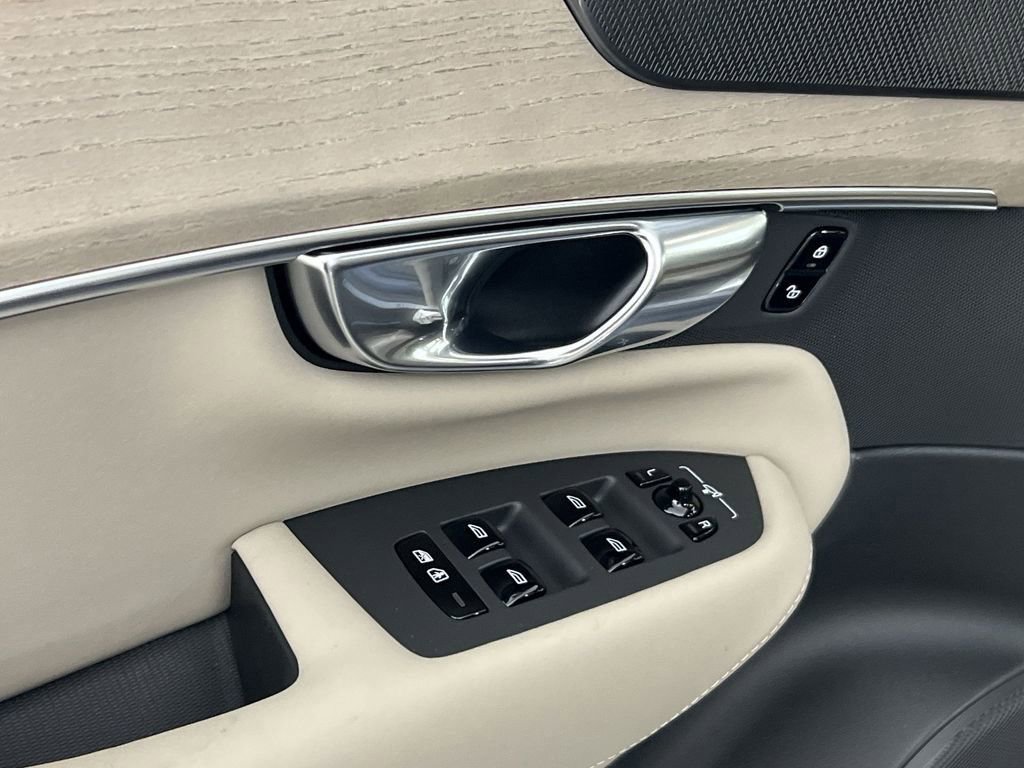 New 2026 Volvo XC90 T8 Ultra w/ Protection Package Premier image 13