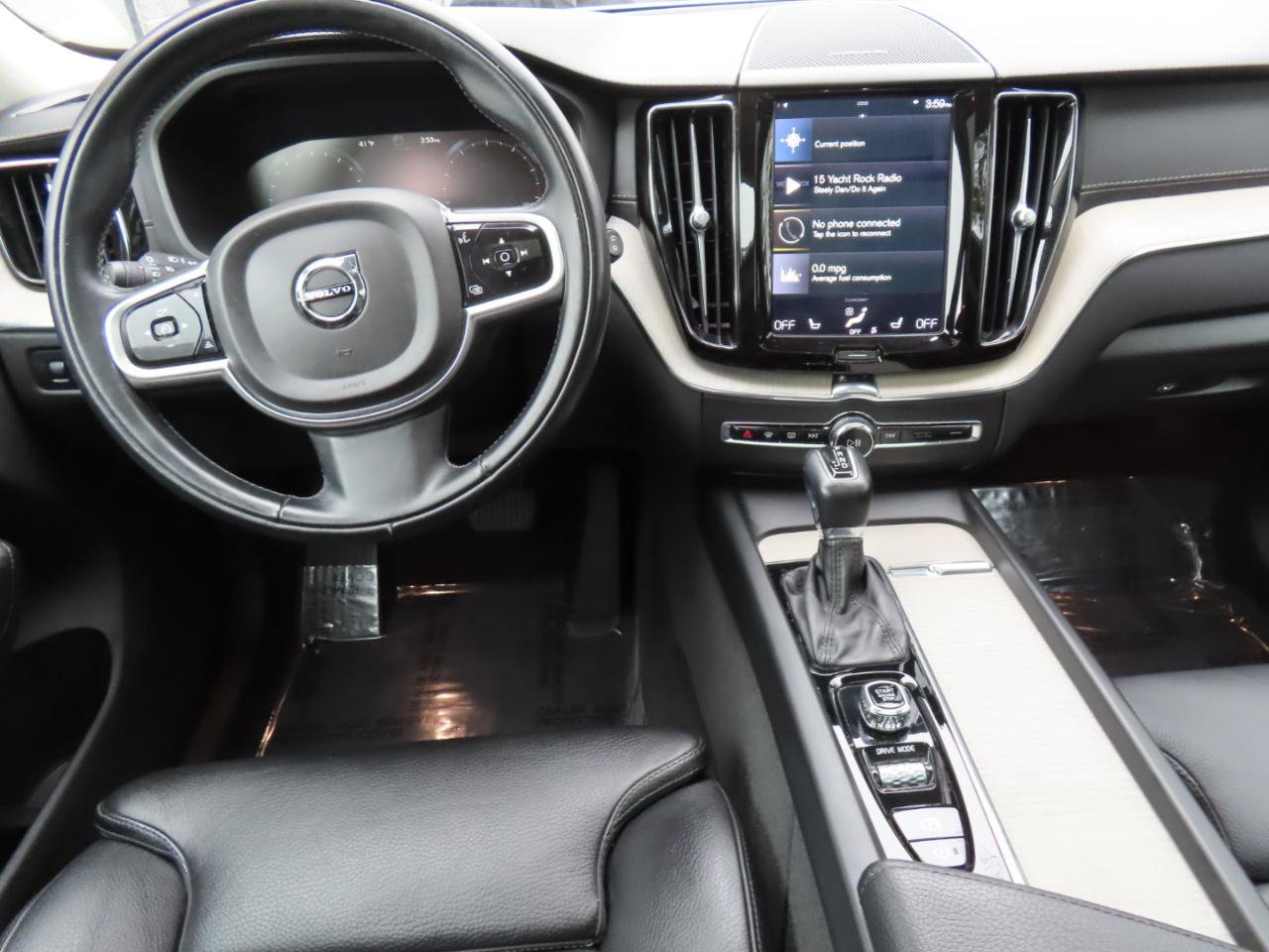 Used 2020 Volvo XC60 T5 Inscription w/ Protection Package image 11