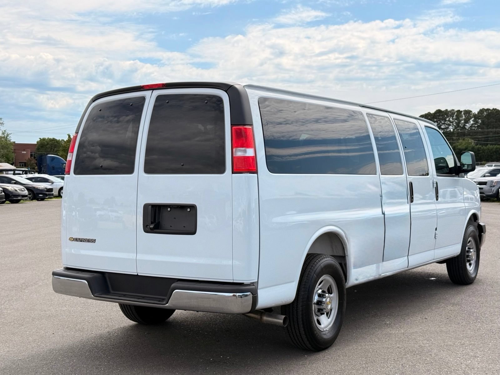 Used 2026 Chevrolet Express 3500 LT w/ LT Preferred Equipment Group RWD image 6