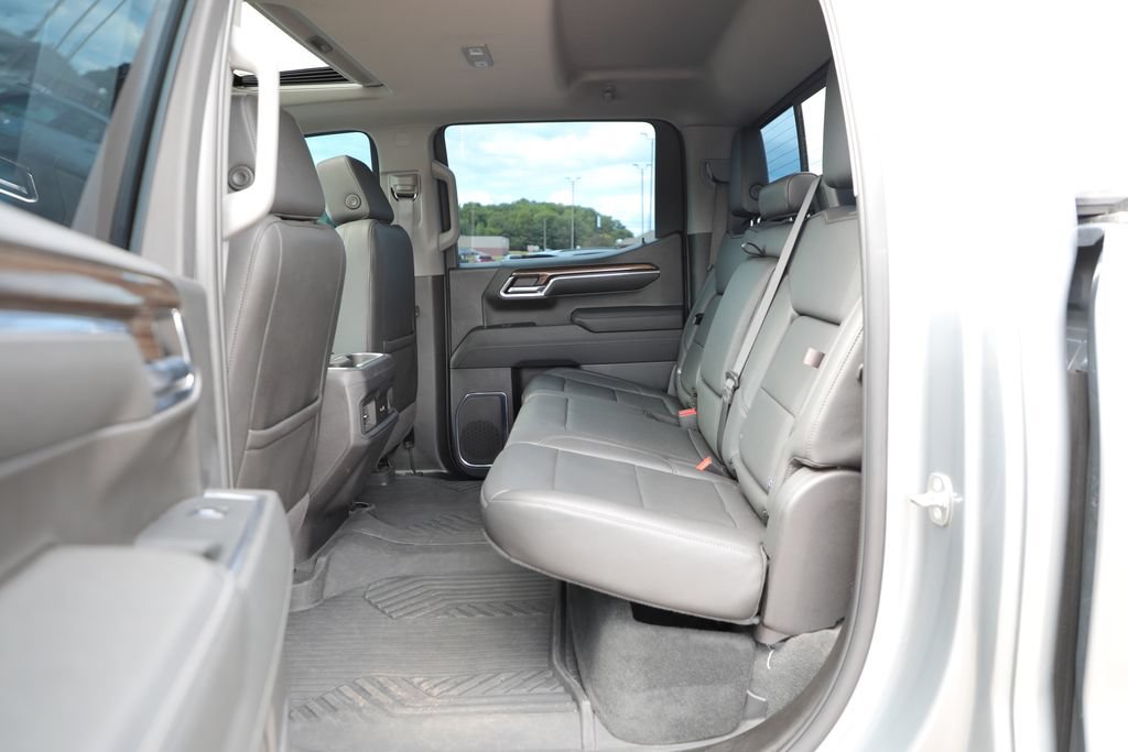 Used 2024 Chevrolet Silverado 1500 LT Trail Boss w/ LT Trail Boss Premium Package AWD/4WD image 10