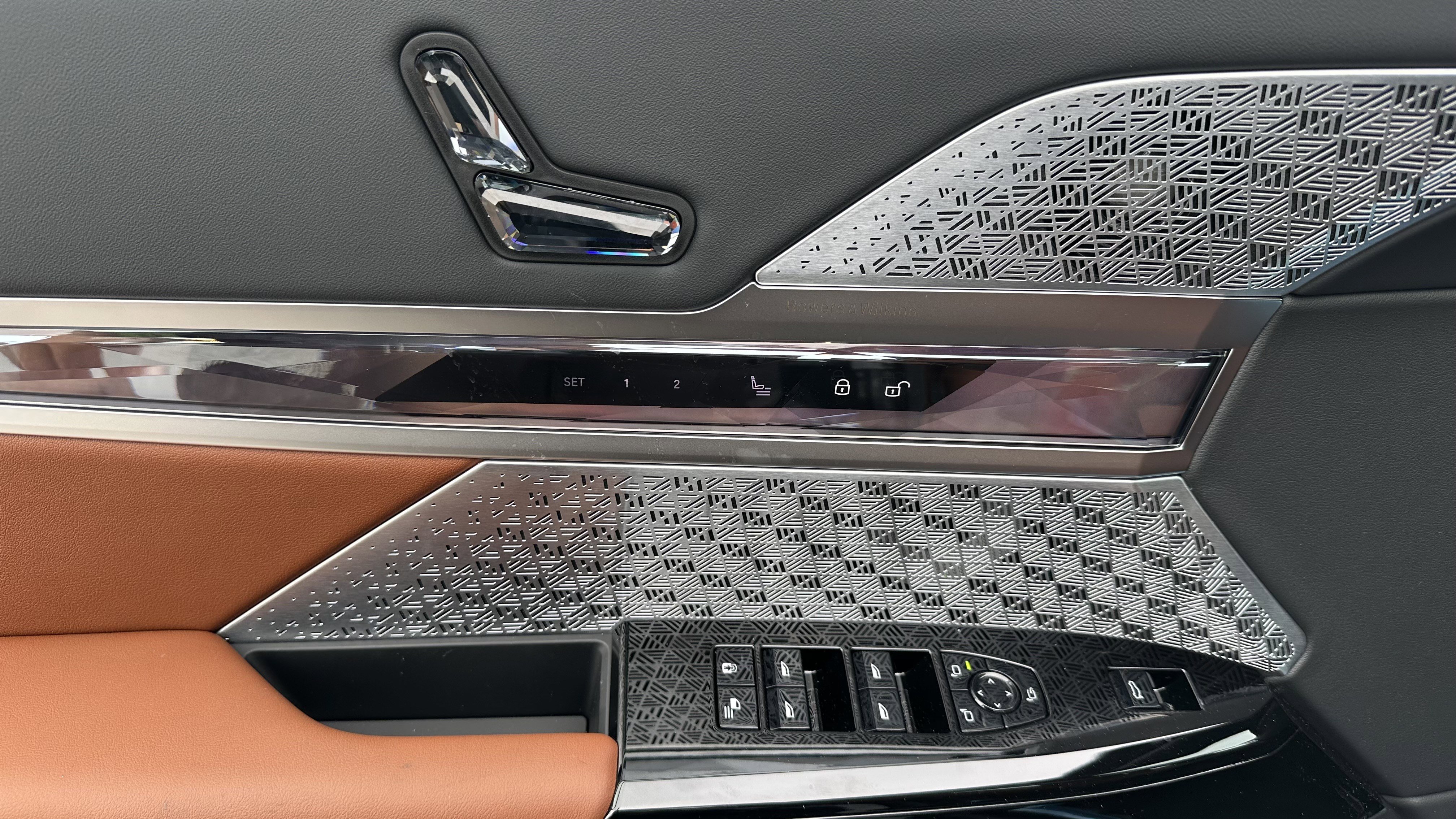 Used 2025 BMW 760i xDrive w/ Executive Package image 17