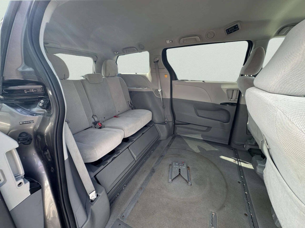 Used 2013 Toyota Sienna LE FWD image 19