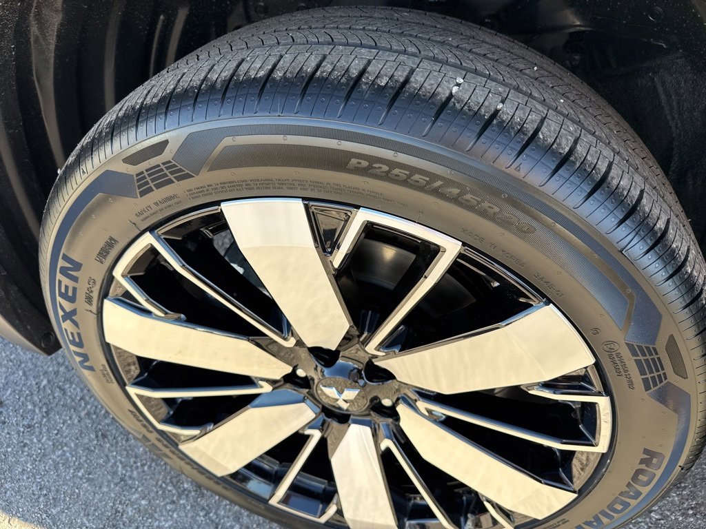 New 2025 Mitsubishi Outlander SE image 10