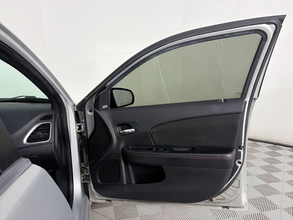 Used 2012 Dodge Avenger R/T FWD image 27