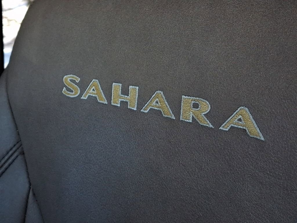 Used 2015 Jeep Wrangler Unlimited Sahara w/ Dual Top Group image 27