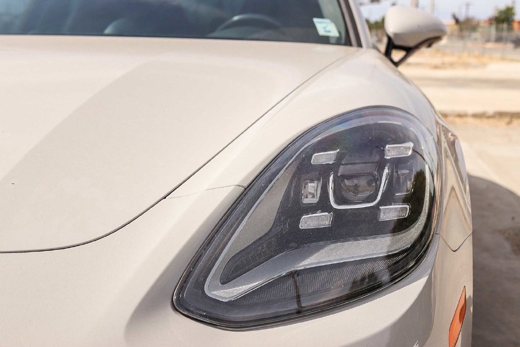 Used 2023 Porsche Panamera AWD/4WD image 8