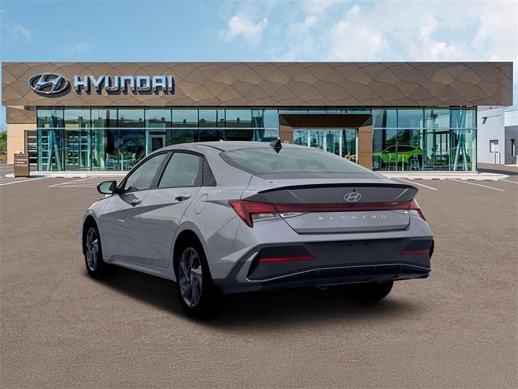 Used 2026 Hyundai Elantra Sport FWD image 5