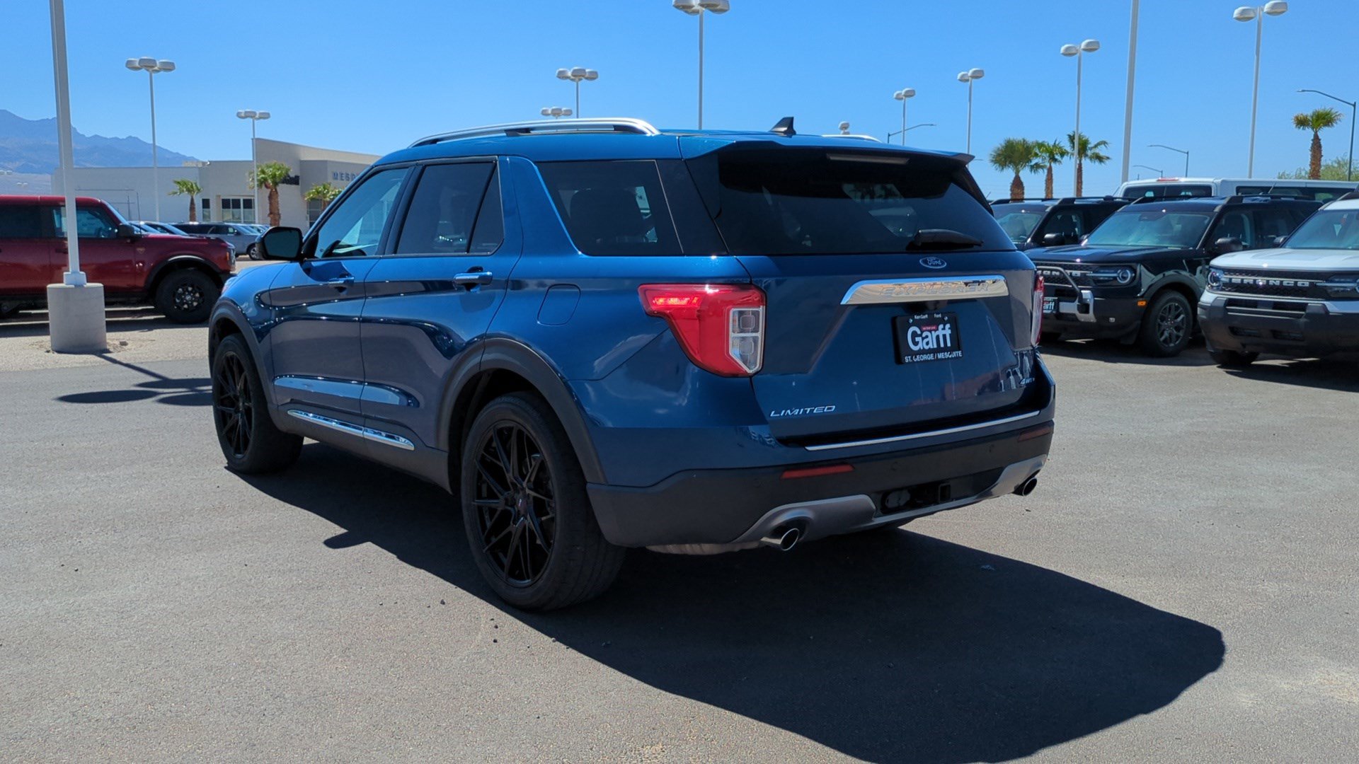 Used 2022 Ford Explorer Limited w/ Class IV Trailer Tow Package AWD/4WD image 5