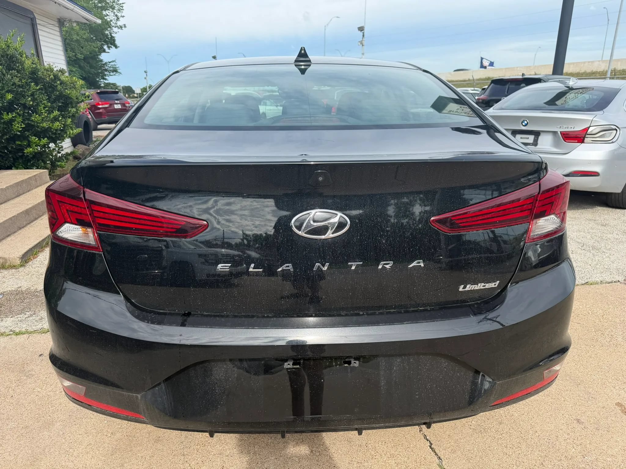 Used 2020 Hyundai Elantra Limited w/ Winter Weather Package FWD image 5