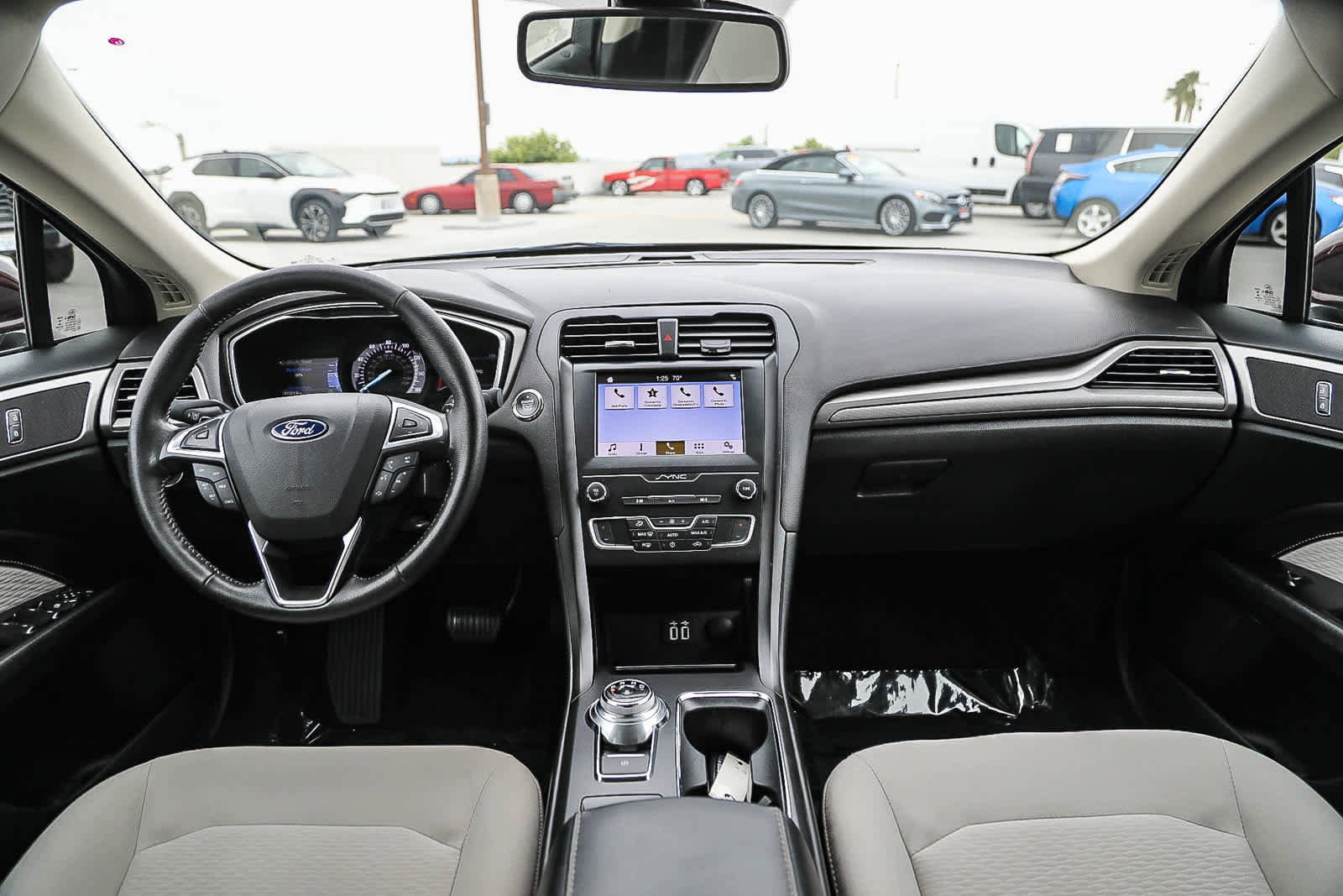 Used 2019 Ford Fusion SE w/ Equipment Group 151A FWD image 12