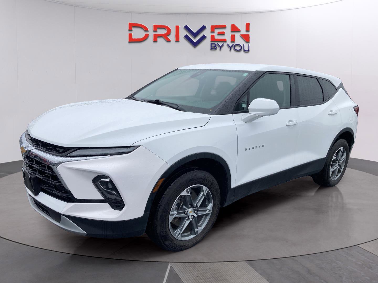 Used 2024 Chevrolet Blazer LT image 2
