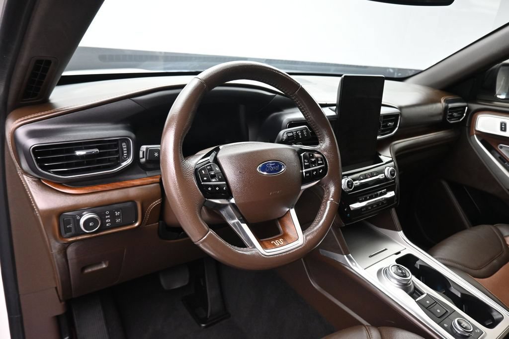 Used 2021 Ford Explorer King Ranch w/ Premium Technology Package AWD/4WD image 13