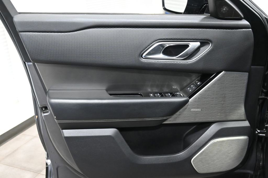 Used 2018 Land Rover Range Rover Velar S image 7