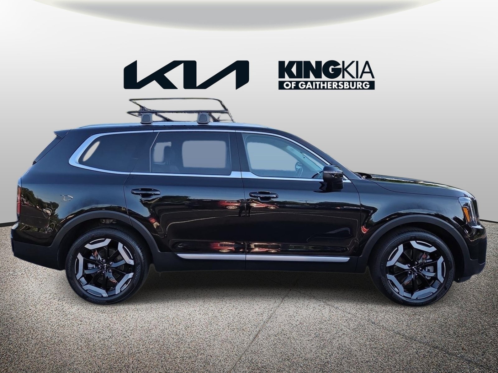 Certified 2023 Kia Telluride EX w/ EX Captain's Chair Package AWD/4WD image 2