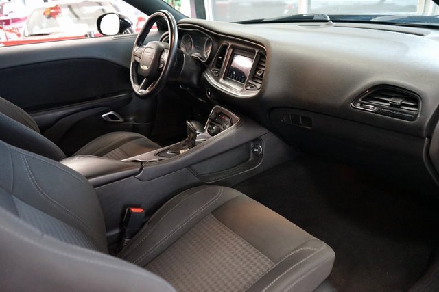 Used 2019 Dodge Challenger SXT image 40
