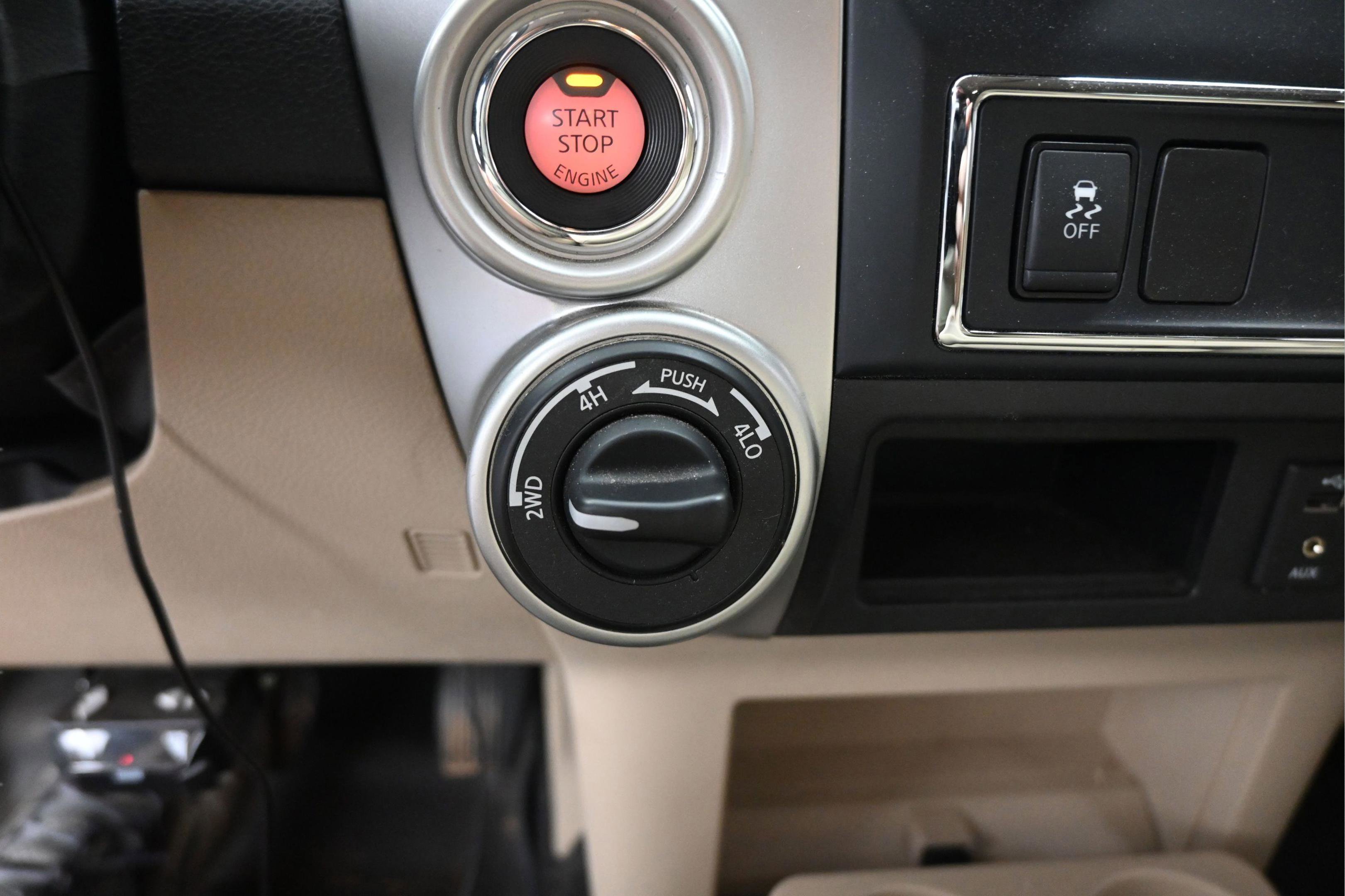 Used 2017 Nissan Titan SV AWD/4WD image 29