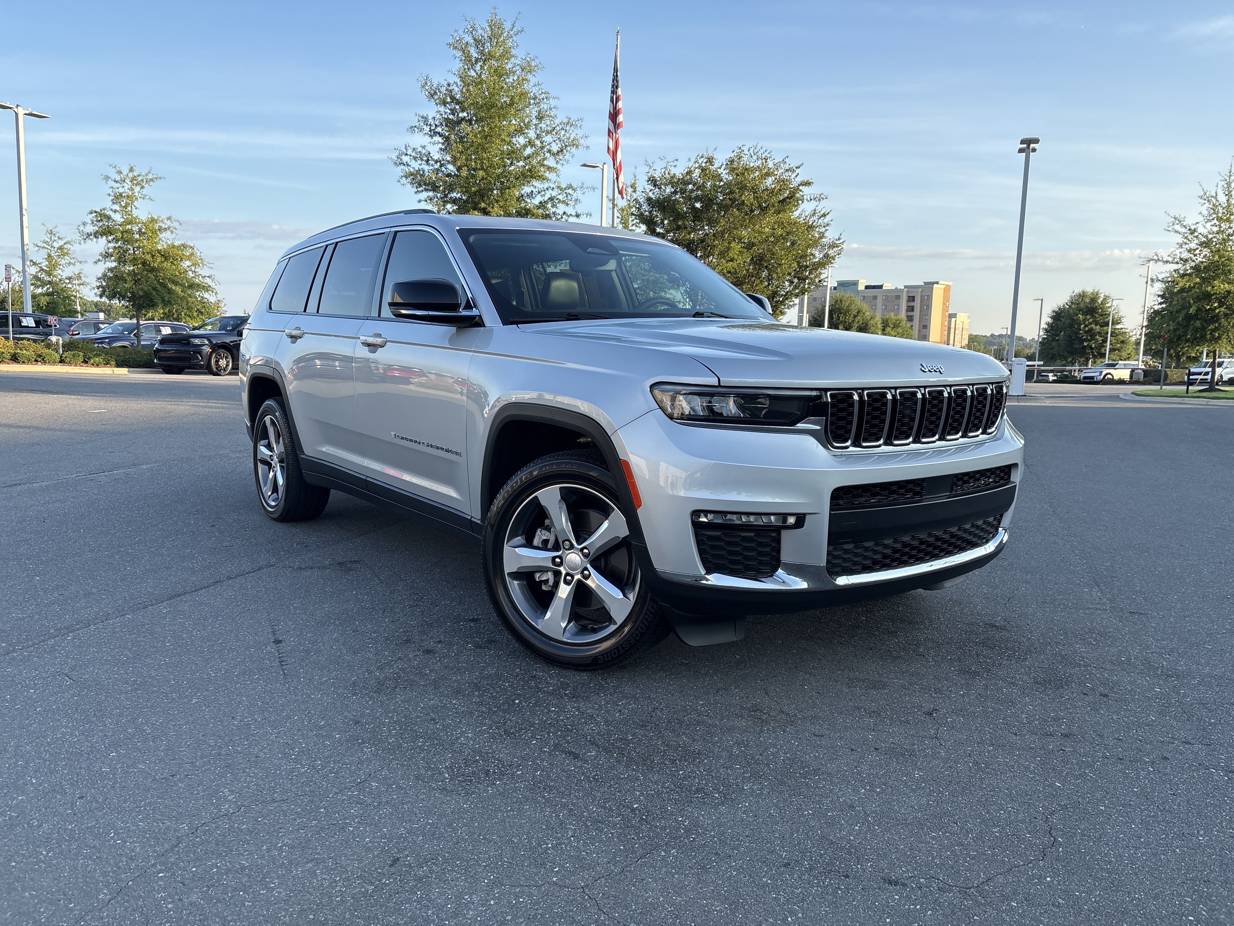 Used 2021 Jeep Grand Cherokee L Limited AWD/4WD image 2