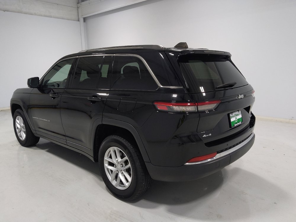 Used 2023 Jeep Grand Cherokee Laredo AWD/4WD image 5
