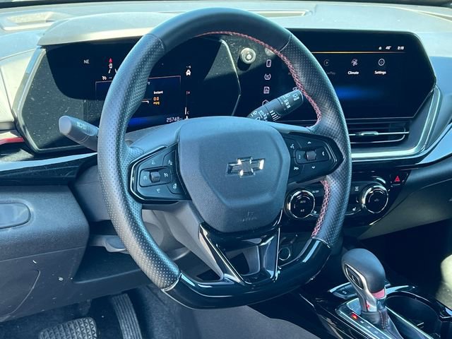 Used 2024 Chevrolet Trax RS FWD image 2