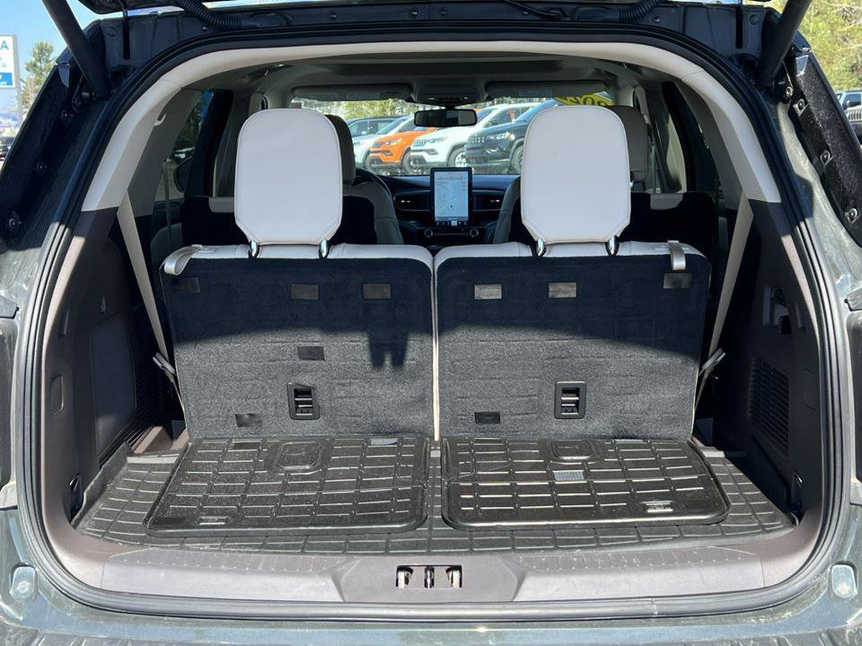 Used 2022 Ford Explorer Platinum w/ Equipment Group 601A AWD/4WD image 41