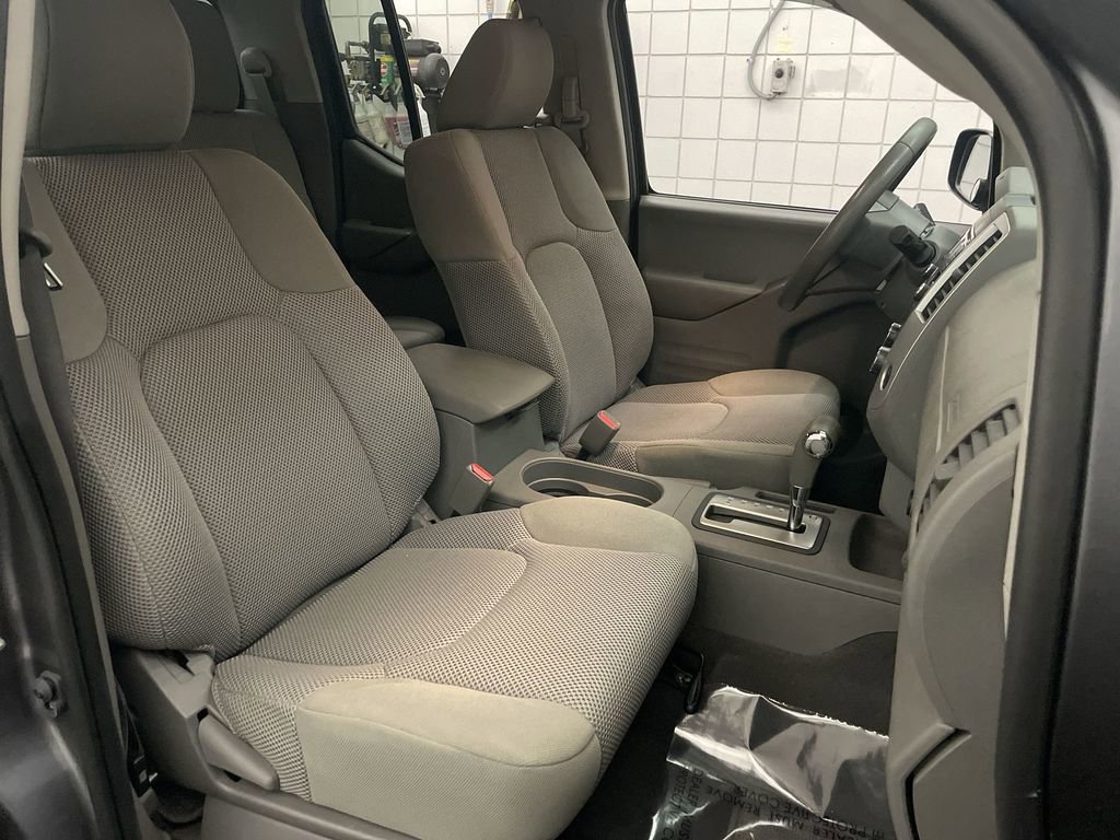 Used 2018 Nissan Frontier SV image 19