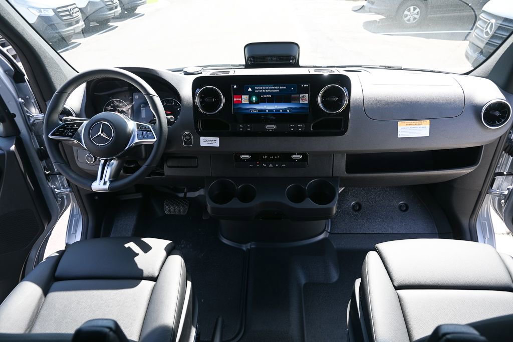 Used 2025 Mercedes-Benz Sprinter 2500 image 18