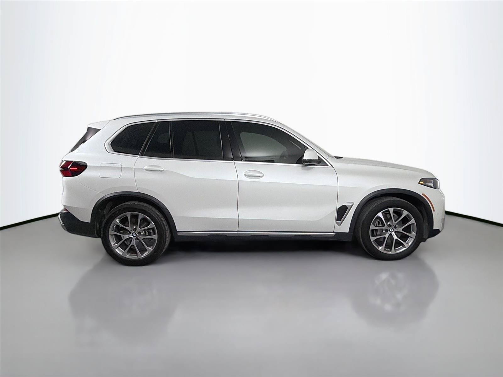 Used 2024 BMW X5 xDrive40i w/ Climate Comfort Package AWD/4WD image 4
