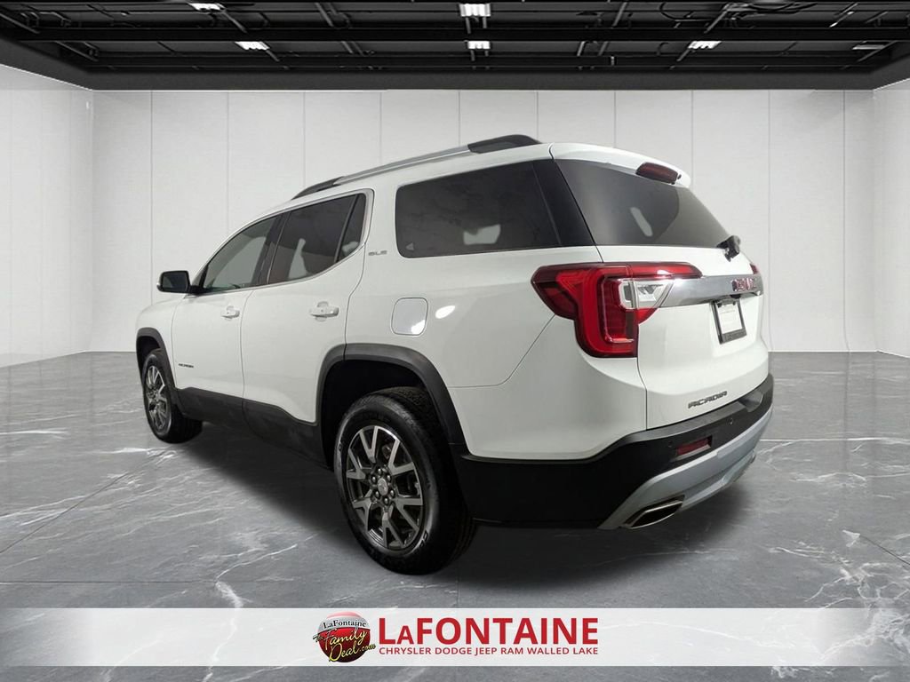 Used 2023 GMC Acadia SLE w/ Driver Convenience Package image 3