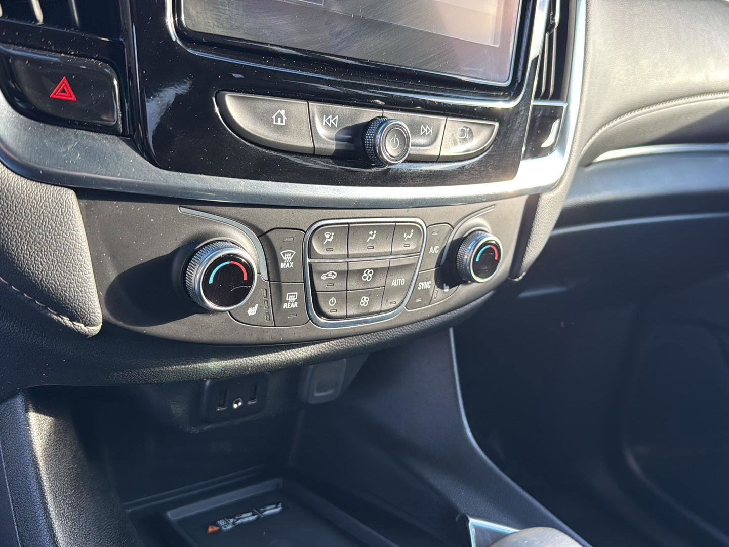 Used 2023 Chevrolet Traverse LT image 23