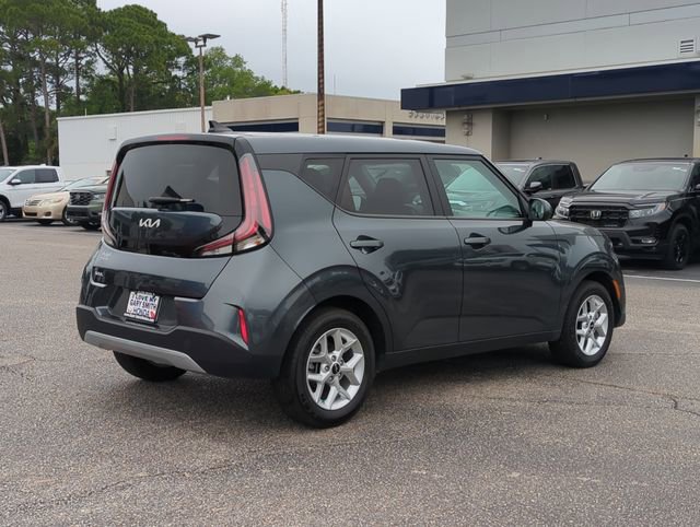 Used 2024 Kia Soul LX w/ Option Group 015 FWD image 4