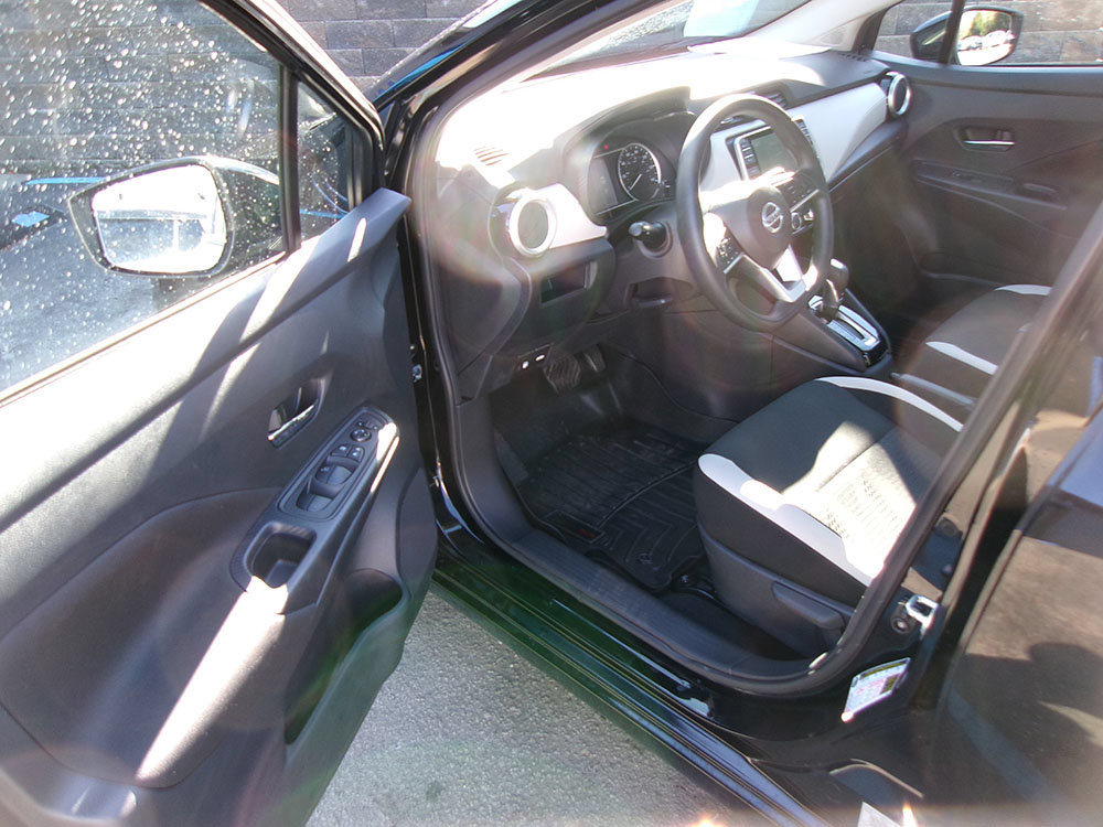 Used 2021 Nissan Versa SV FWD image 11