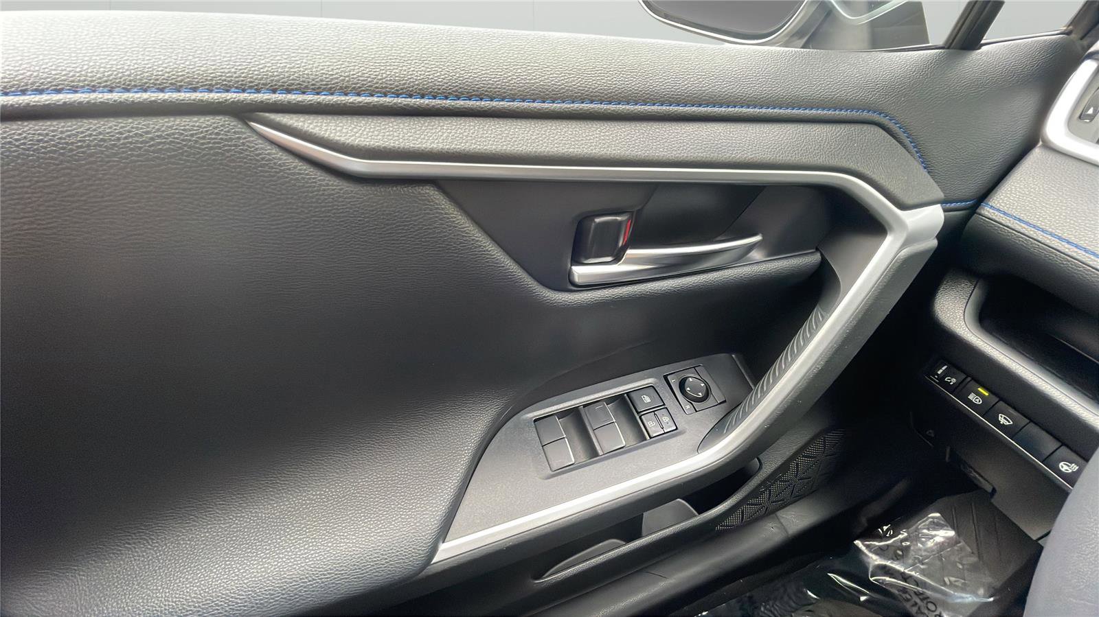 Used 2020 Toyota RAV4 XSE w/ XSE Grade Weather Package image 2