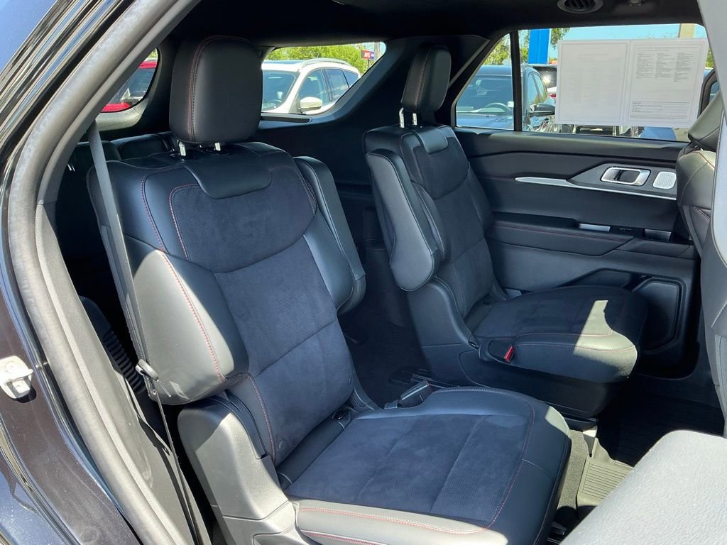 Used 2025 Ford Explorer ST w/ Sun And Sound Package AWD/4WD image 16