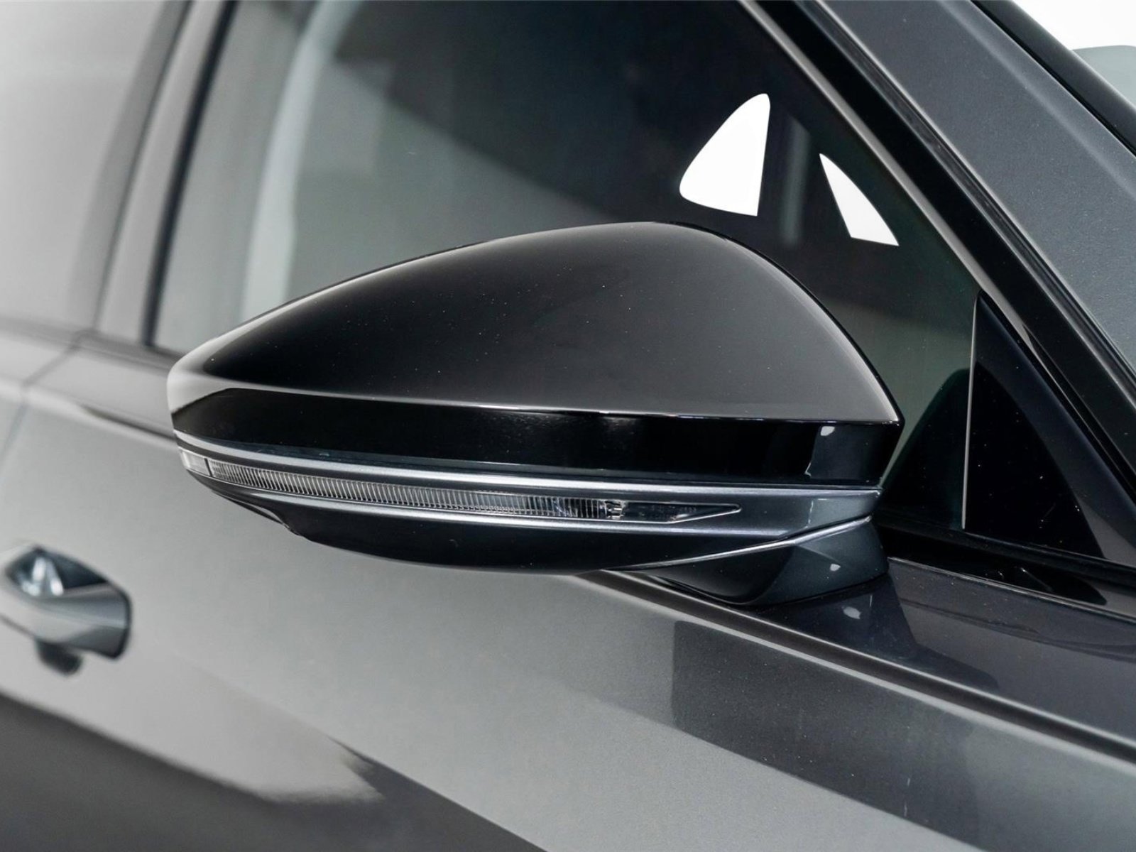 Used 2022 Audi S8 w/ S8 Executive Package image 24