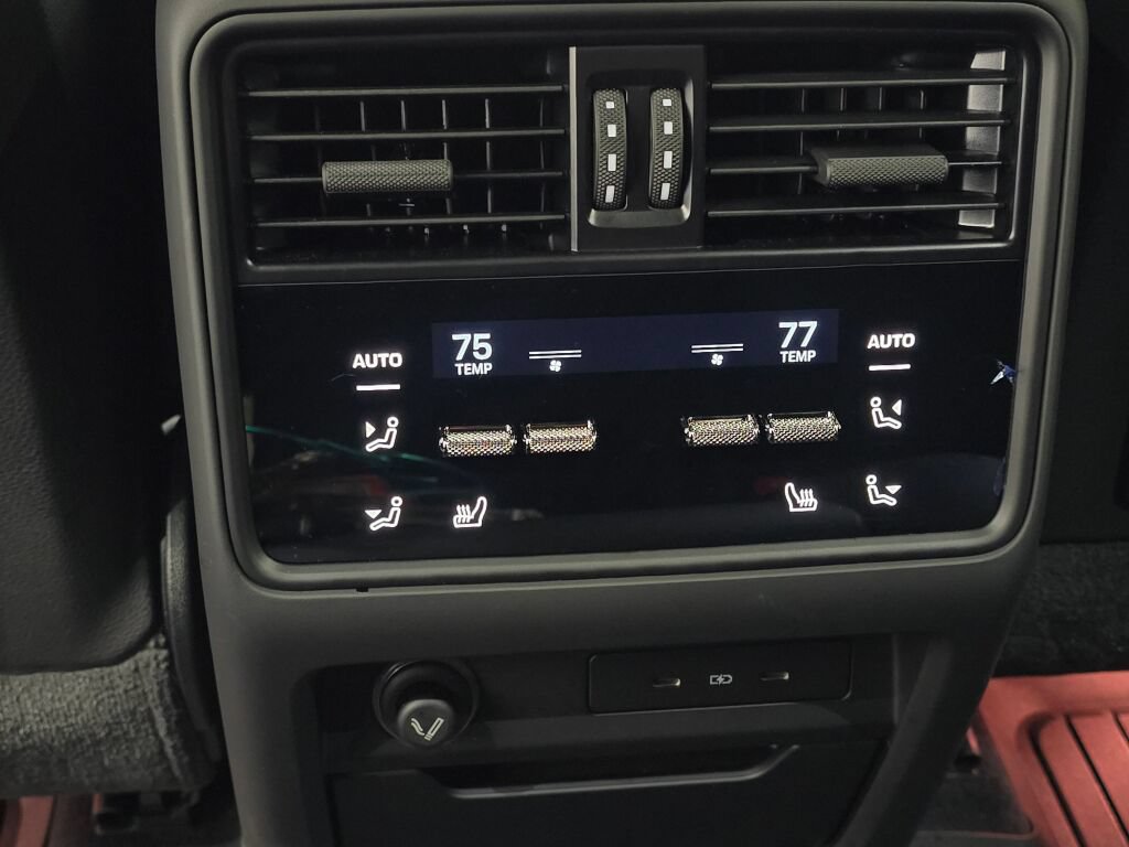 Certified 2025 Porsche Cayenne Coupe AWD/4WD image 20