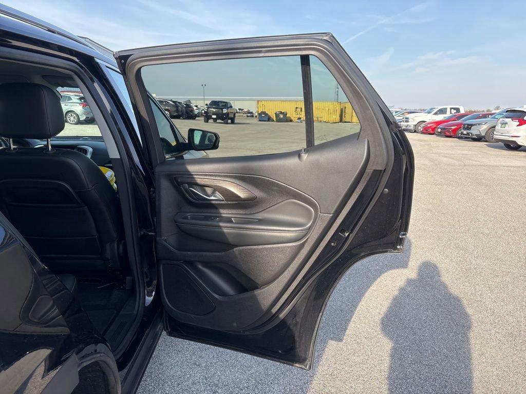 Used 2024 GMC Terrain SLT AWD/4WD image 15