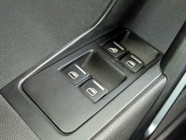 Used 2015 Volkswagen Beetle TDI FWD image 23