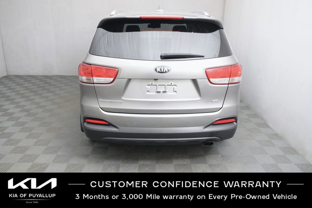 Used 2017 Kia Sorento AWD w/ LX Convenience Package image 6