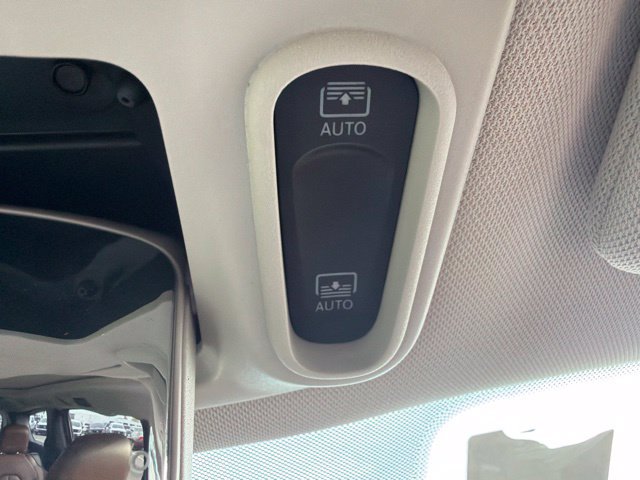 Used 2017 Chrysler Pacifica Limited FWD image 51