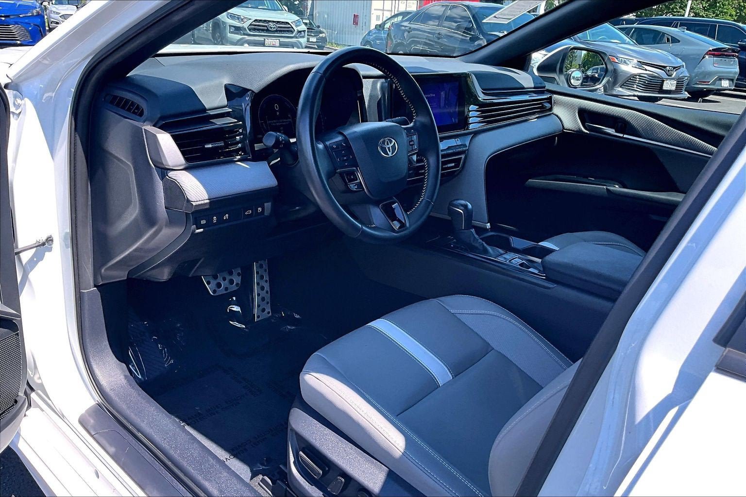 Used 2025 Toyota Camry SE w/ Convenience Package FWD image 13