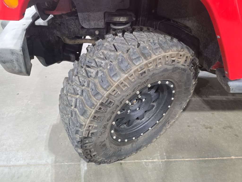 Used 2015 Jeep Wrangler Unlimited Sahara w/ Connectivity Group AWD/4WD image 31