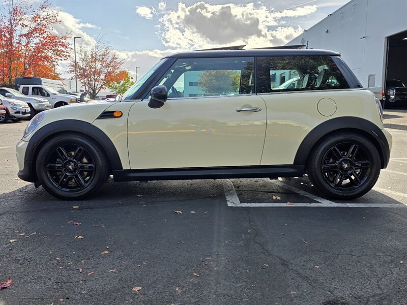 Used 2013 MINI Cooper Hardtop w/ Premium Pkg 2 FWD image 3