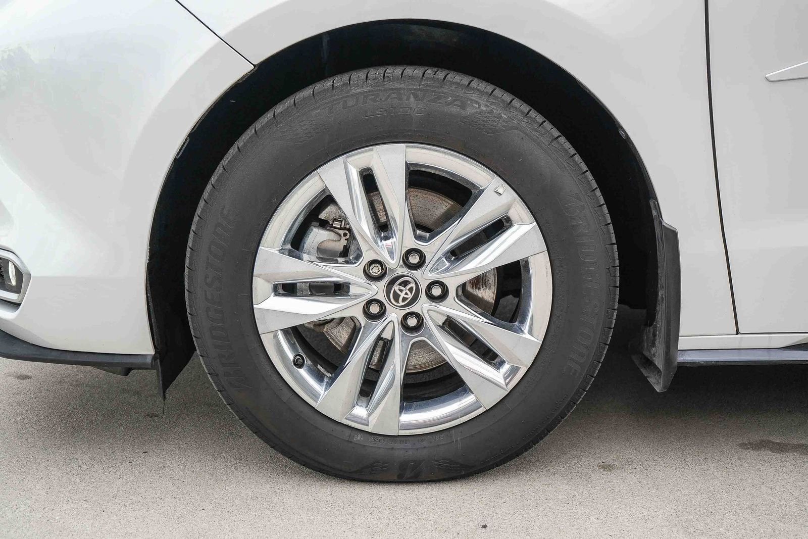 Certified 2024 Toyota Sienna Limited AWD/4WD image 11