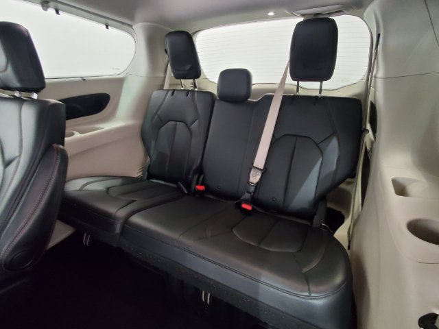 Used 2020 Chrysler Pacifica Touring-L Plus w/ Advanced Safetytec Group FWD image 20