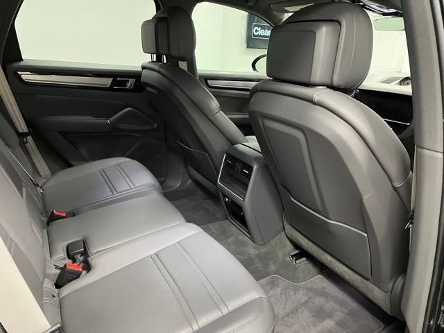 Used 2022 Porsche Cayenne Platinum Edition AWD/4WD image 51