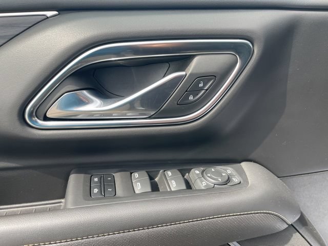Used 2023 GMC Yukon XL SLT w/ SLT Luxury Package AWD/4WD image 18